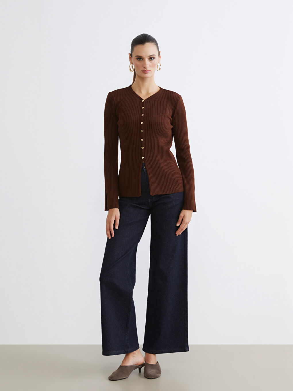 Kahverengi V Yaka Kadın Triko Hırka-1