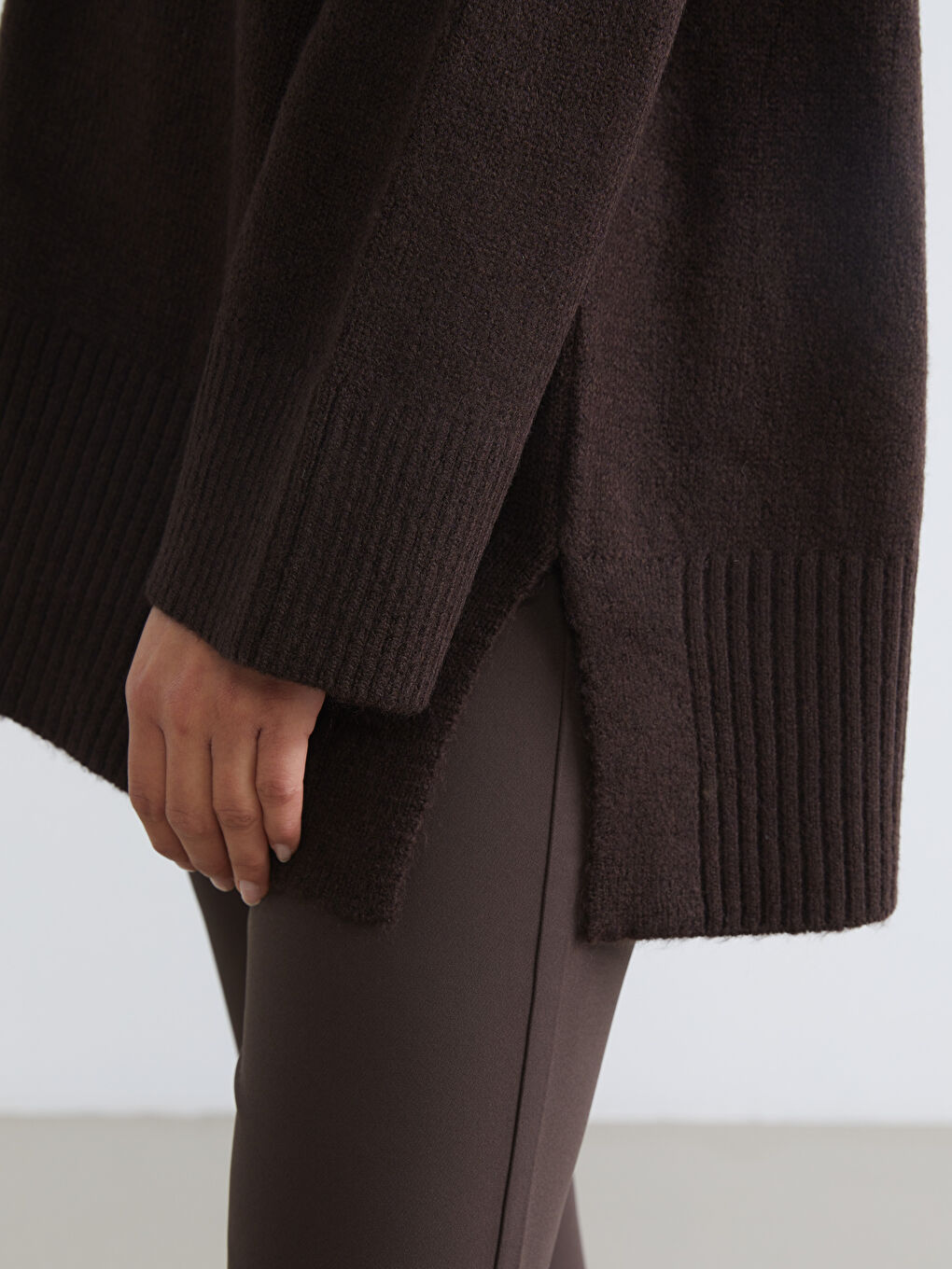 Kahverengi V Yaka Kadın Triko Hırka-2