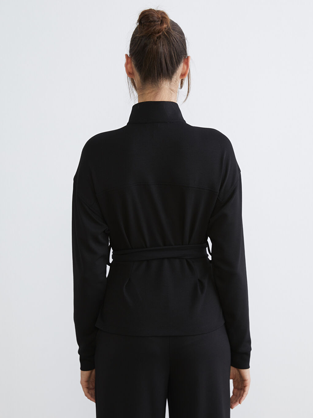 Siyah Dik Yaka Kadın Hırka-3