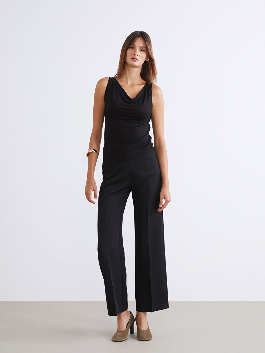 Siyah Dökümlü Yaka Büzgülü Bluz-1