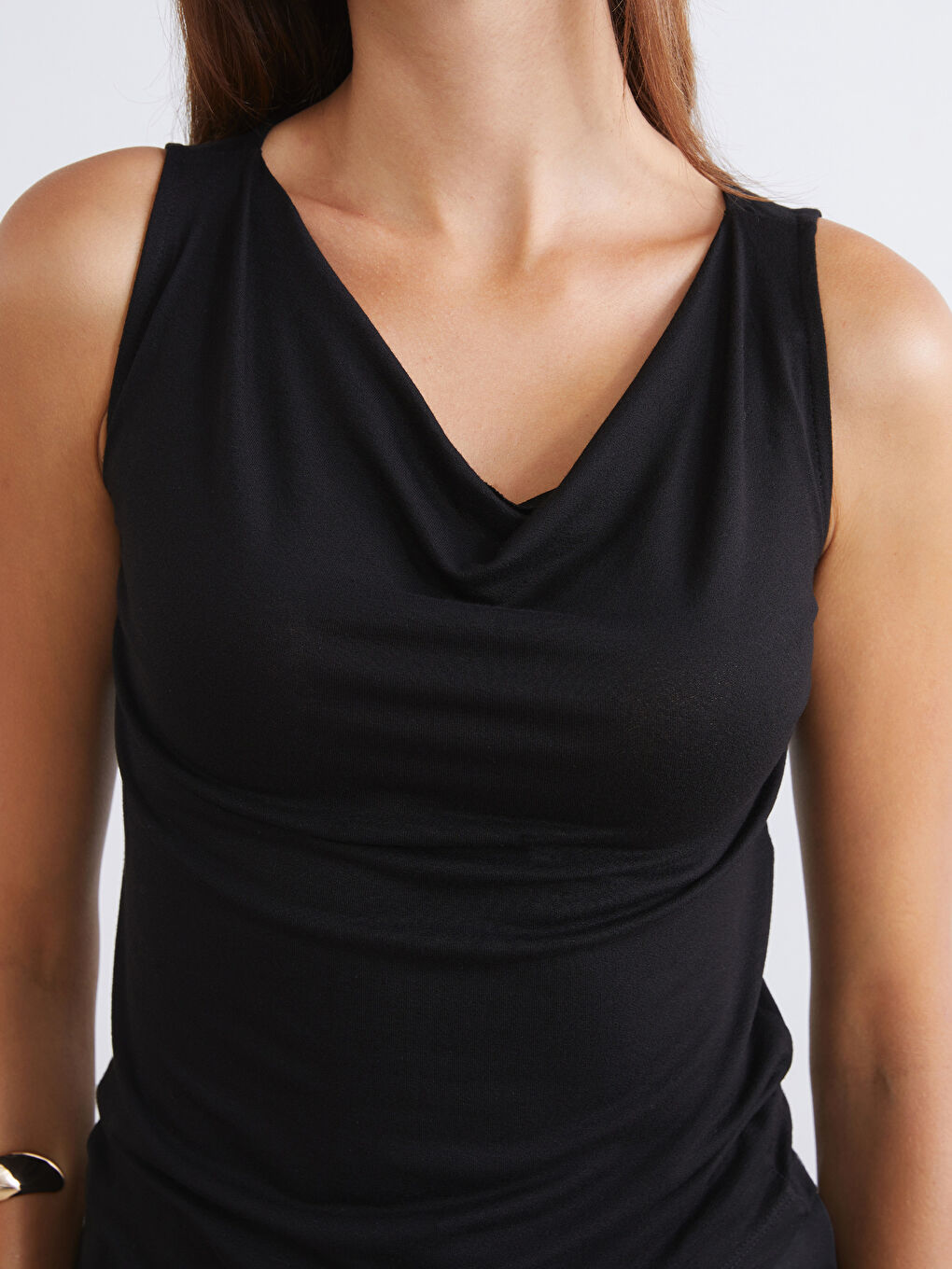 Siyah Dökümlü Yaka Büzgülü Bluz-2