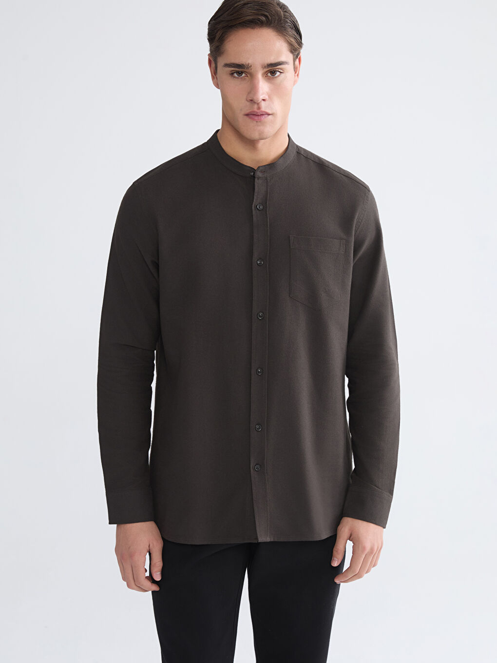 Kahverengi Regular Fit Hakim Yaka Uzun Kollu Erkek Gömlek