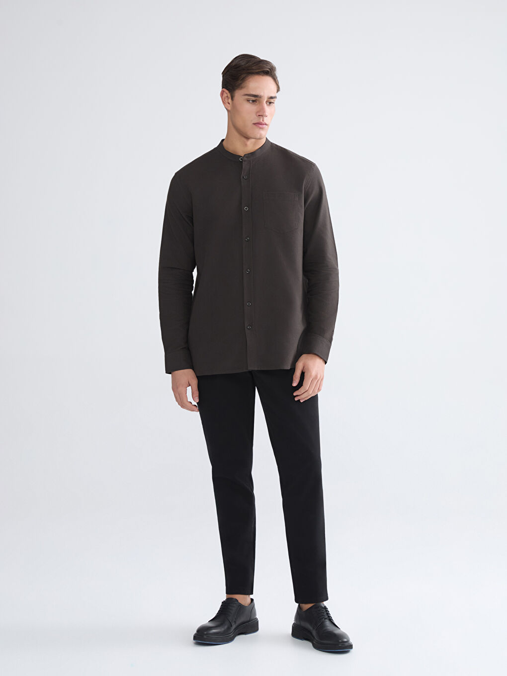 Kahverengi Regular Fit Hakim Yaka Uzun Kollu Erkek Gömlek-1