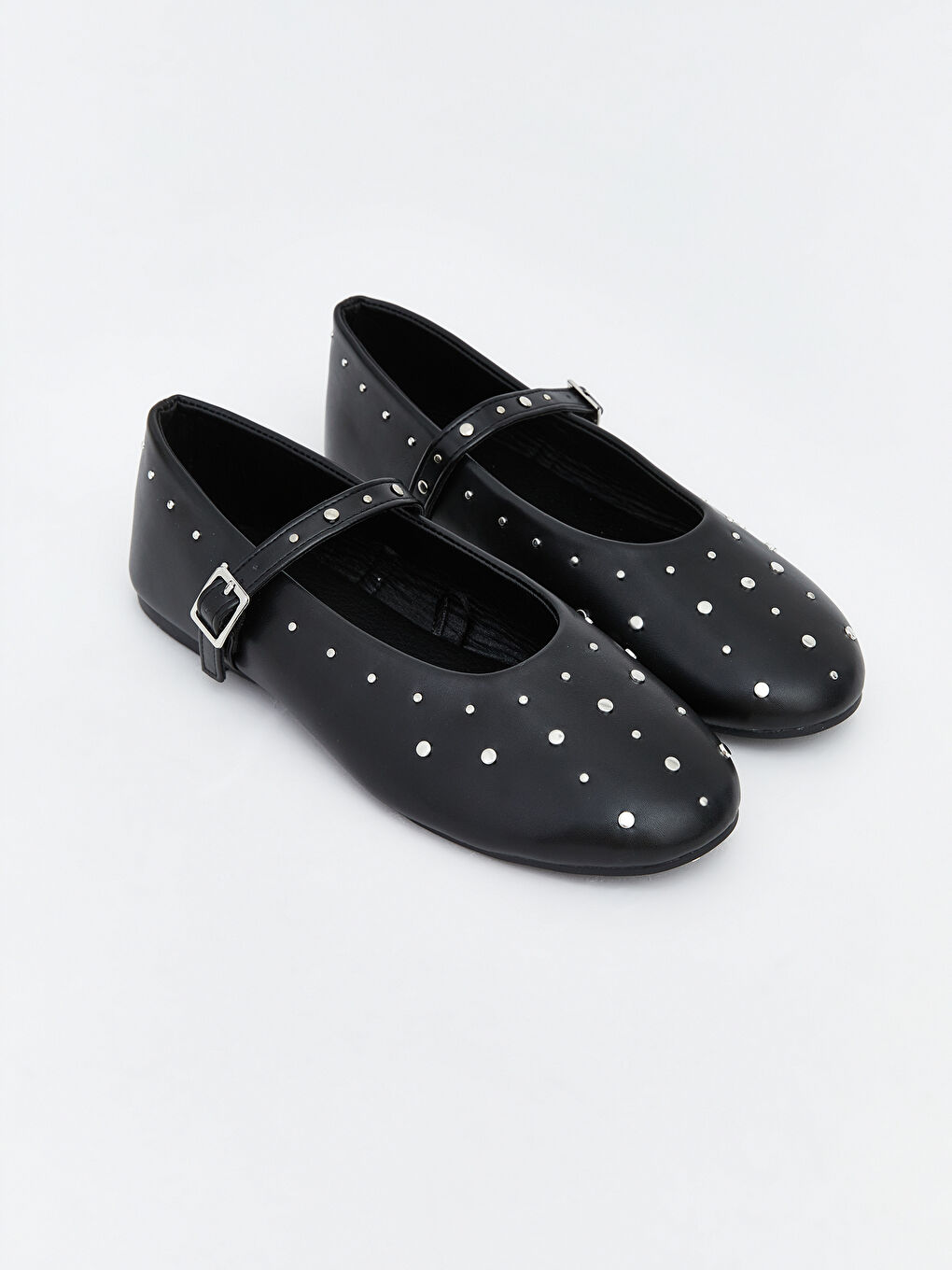 پێڵاوی فلاتی کچان بە ڕووکاری چەرم