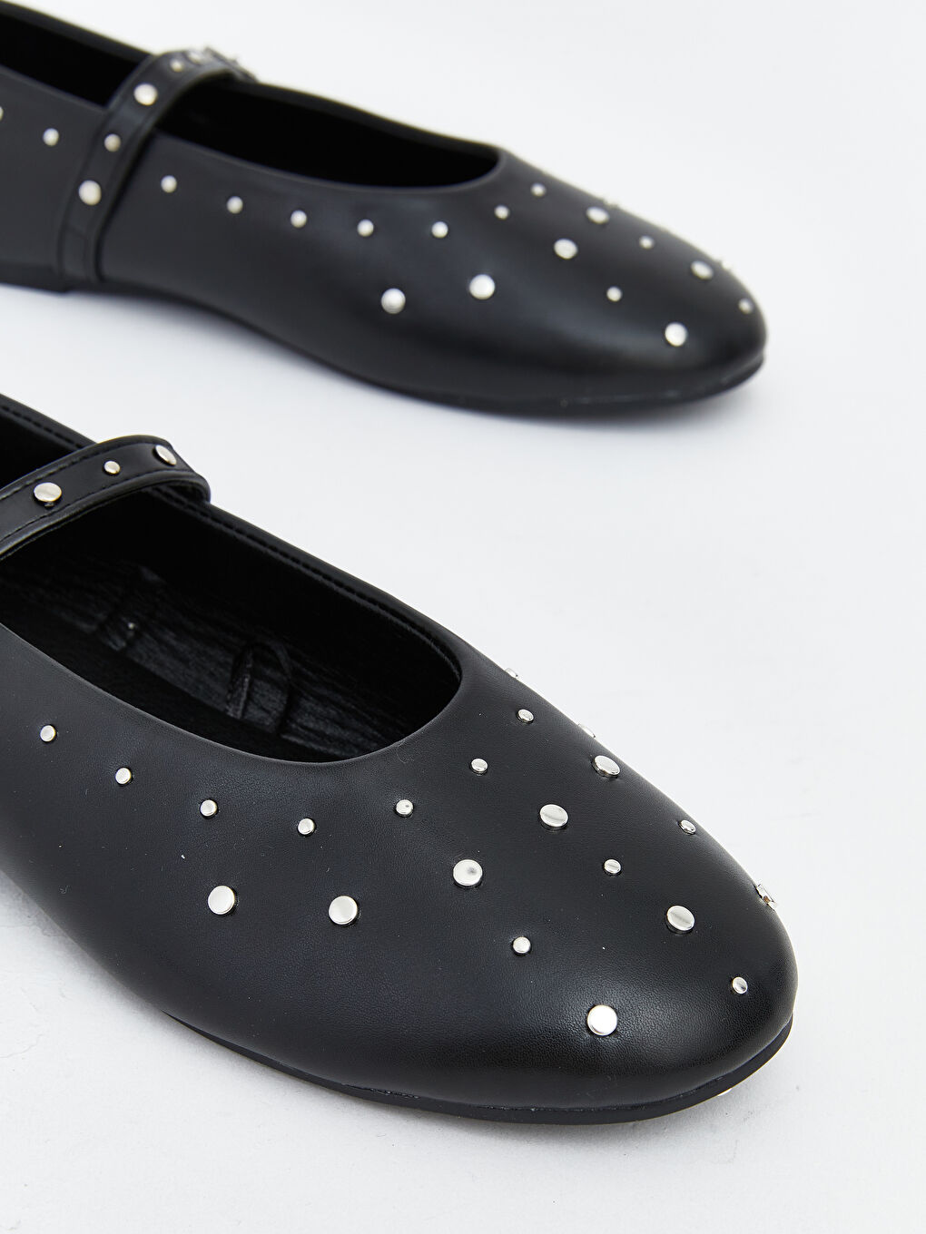 پێڵاوی فلاتی کچان بە ڕووکاری چەرم-2