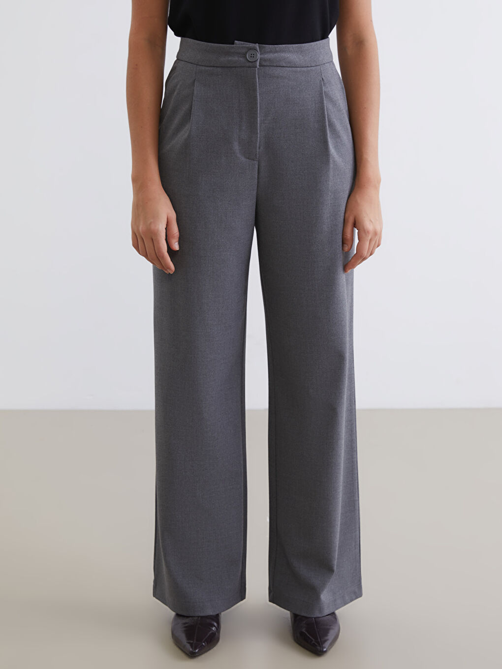 Gri Loose Fit Geniş Paça Kadın Pileli Pantolon-1