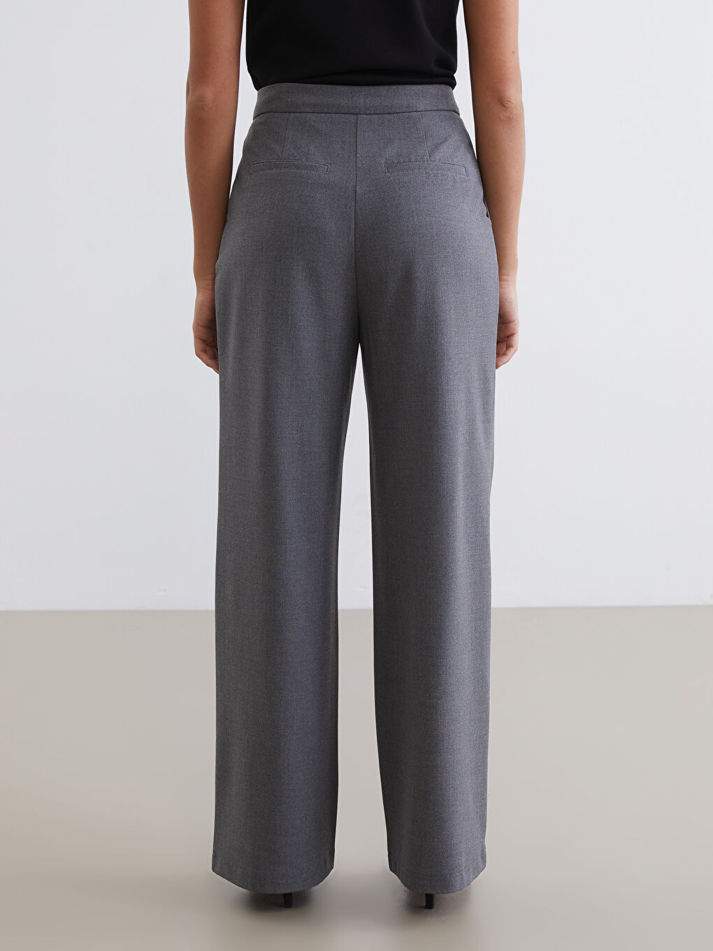 Gri Loose Fit Geniş Paça Kadın Pileli Pantolon-3