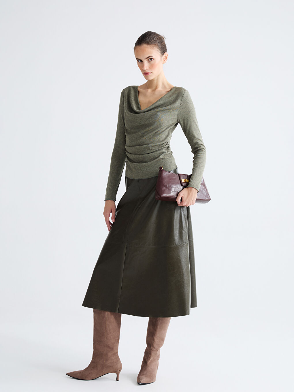 Блузка с драпированным воротником и сборками-1