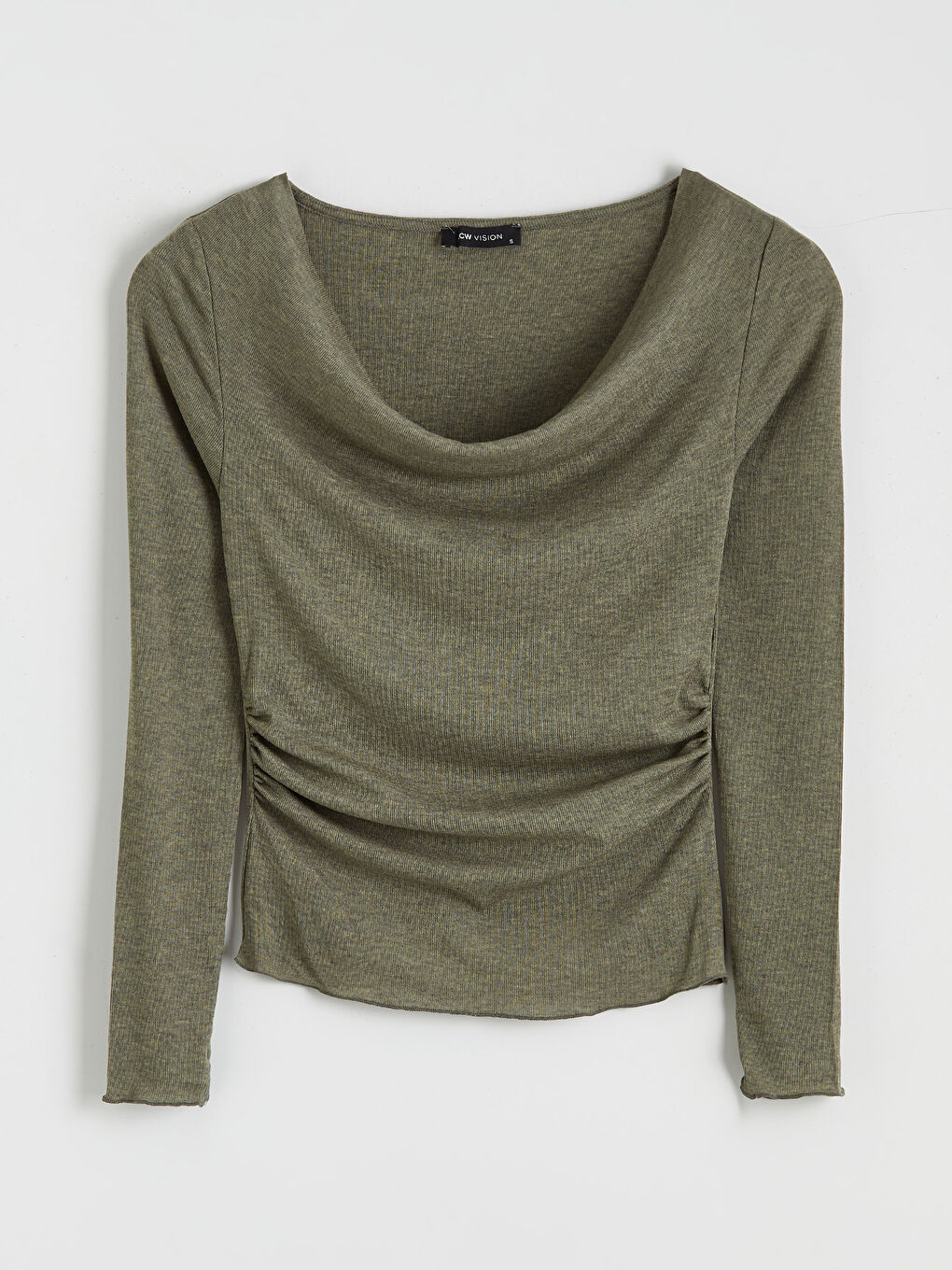 Блузка с драпированным воротником и сборками-9