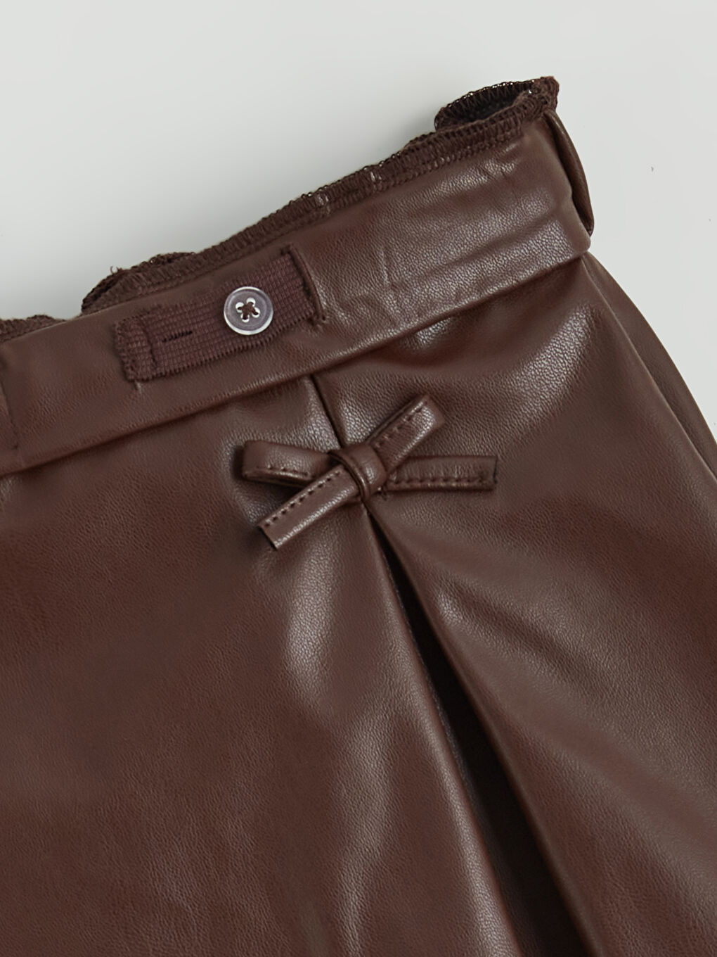 Suknja za devojčice plisirana od imitacije kože sa elastičnim strukom-2