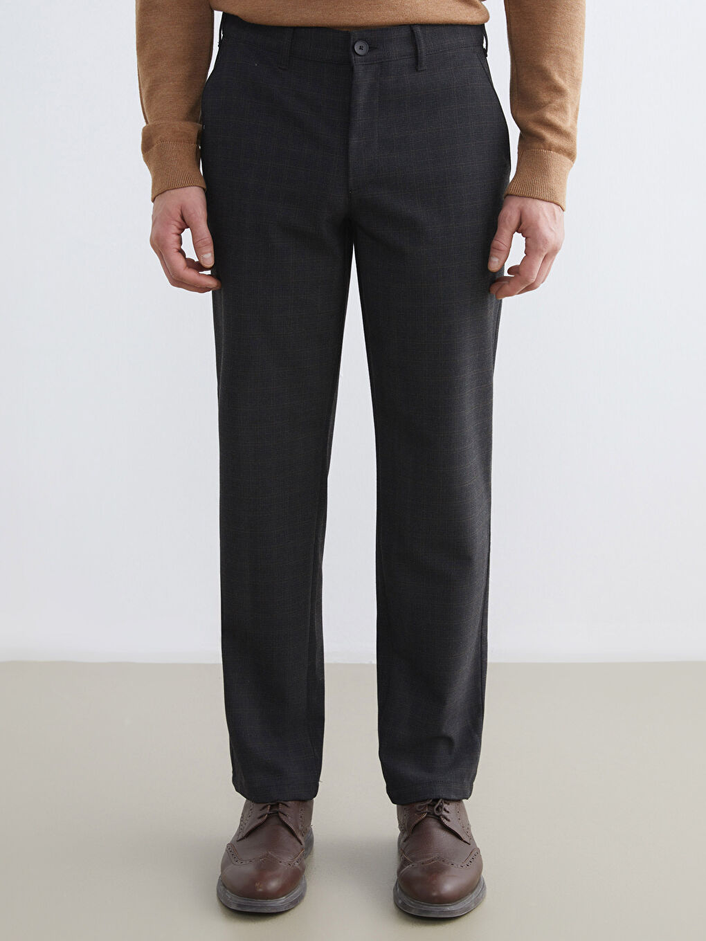 Siyah Standart Kalıp Erkek Pantolon-1