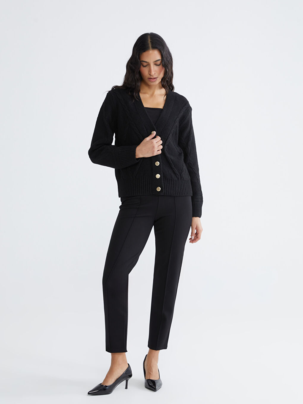 Siyah V Yaka Kendinden Desenli Kadın Triko Hırka-1