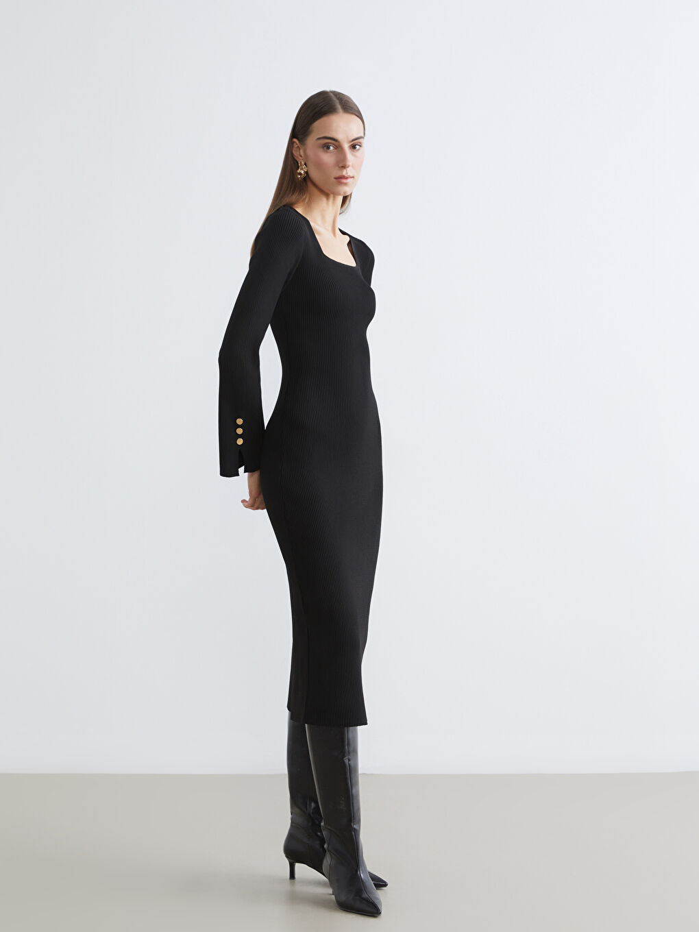 Siyah Kare Yaka Bodycon Triko Elbise