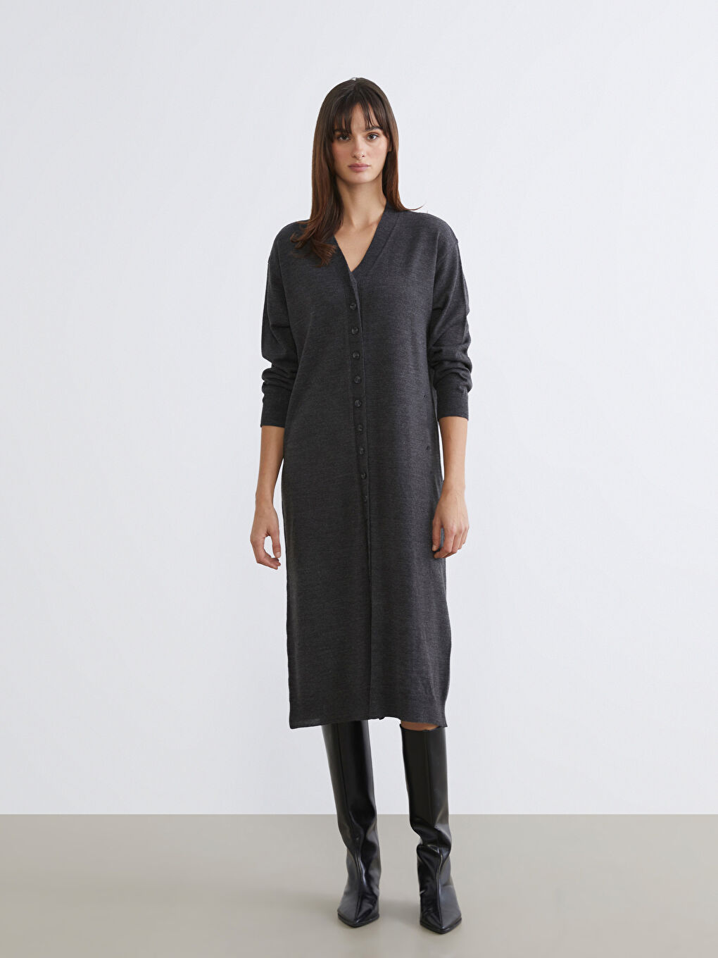 Gri V Yaka Büzgülü Triko Elbise-1