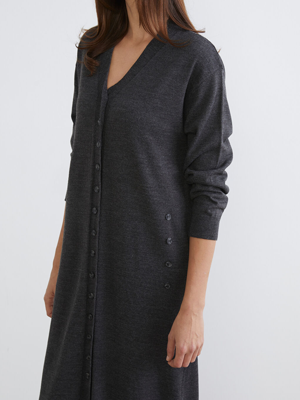 Gri V Yaka Büzgülü Triko Elbise-2