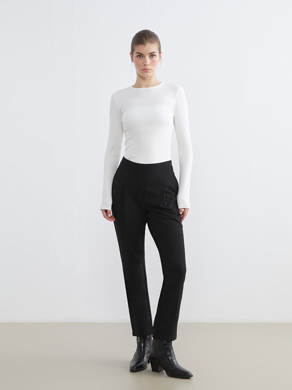 Ekru Bisiklet Yaka Kadın Body-1