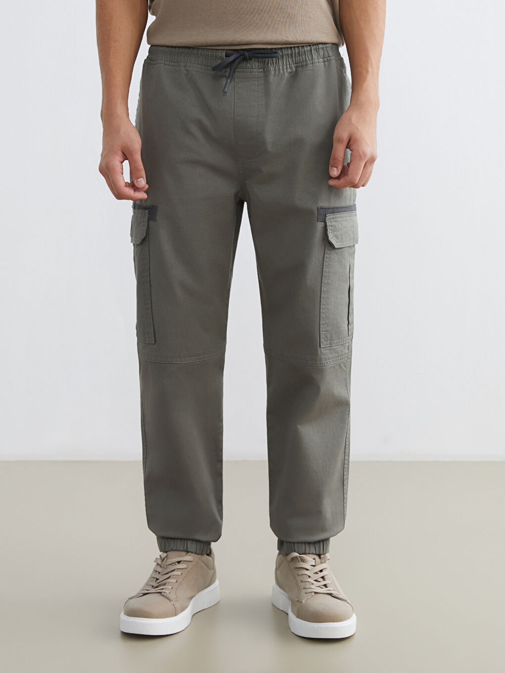 Haki Standart Kalıp Beli Lastikli Erkek Pantolon-1