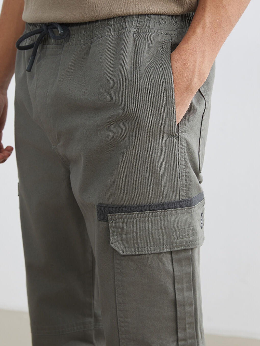 Haki Standart Kalıp Beli Lastikli Erkek Pantolon-2