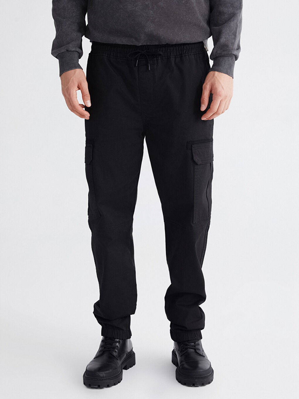 Siyah Standart Kalıp Beli Lastikli Erkek Pantolon-1