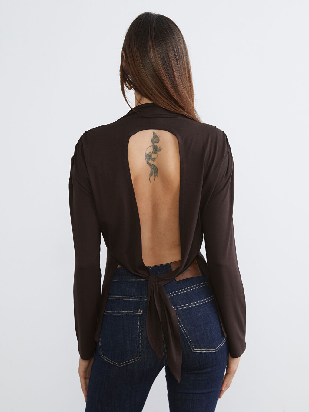 Kahverengi Dik Yaka Sırt Dekolteli Bluz-3