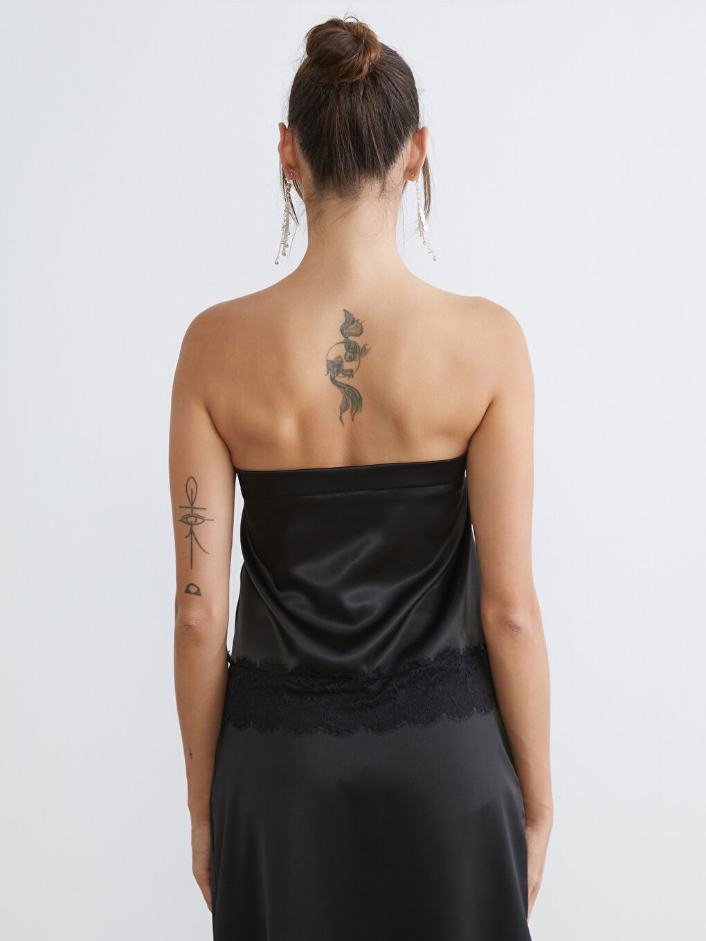 Siyah Straplez Yaka Saten Bluz-1