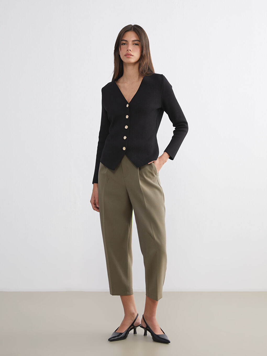 Siyah V Yaka Kadın Triko Hırka-1