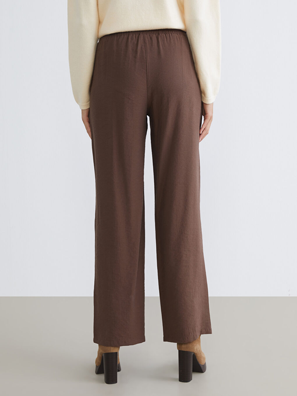 Kahverengi Beli Lastikli Geniş Paça Kadın Pantolon-3