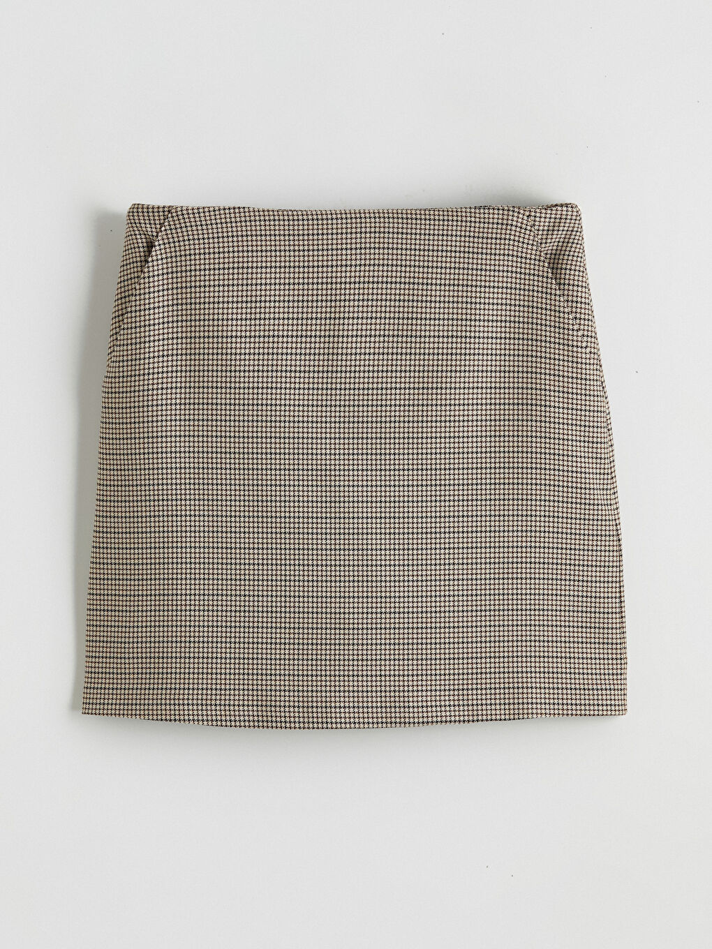 ქალი ყავისფერი დახურული შორტი-4