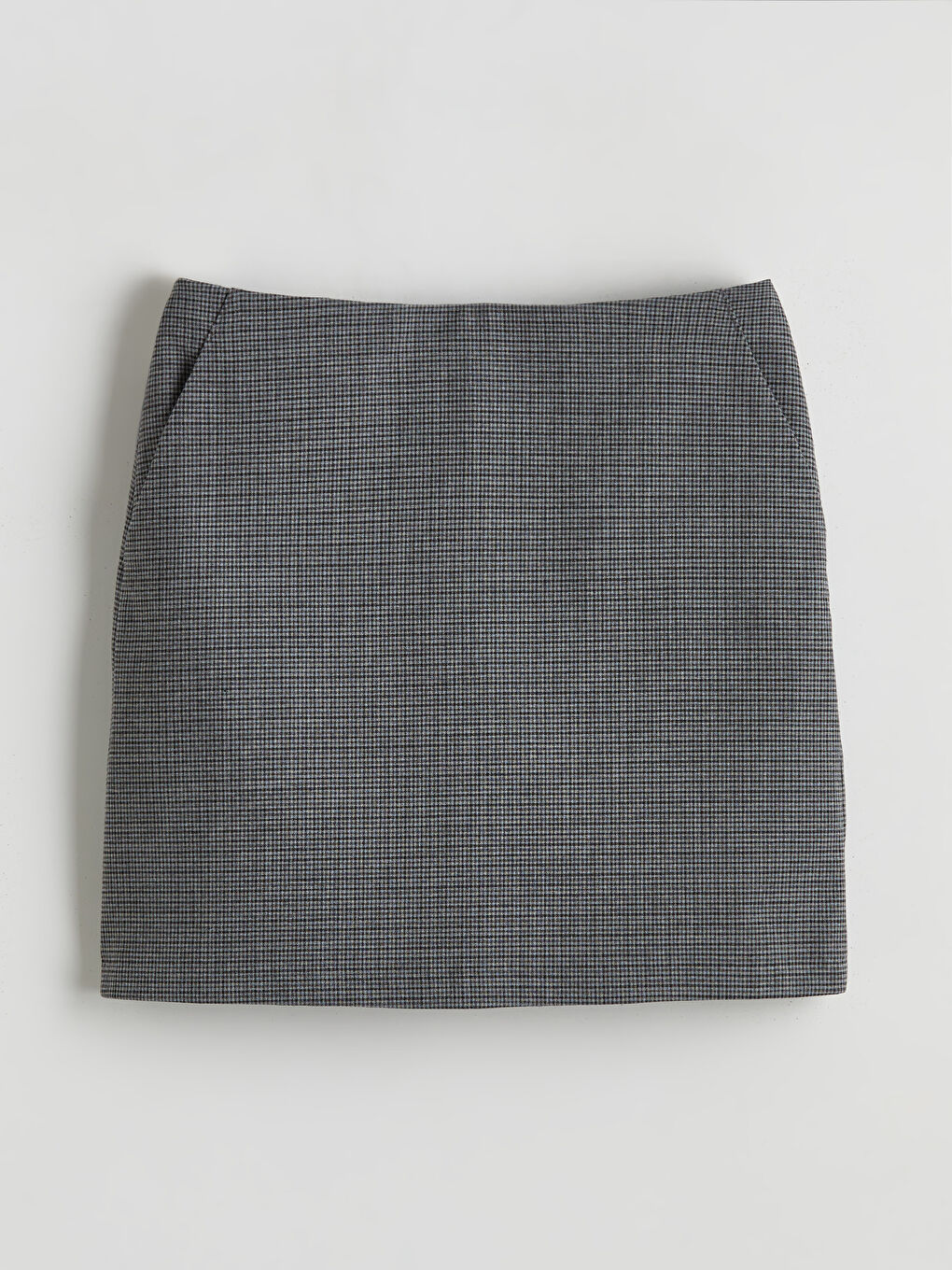 ქალი რუხი დახურული შორტი-4