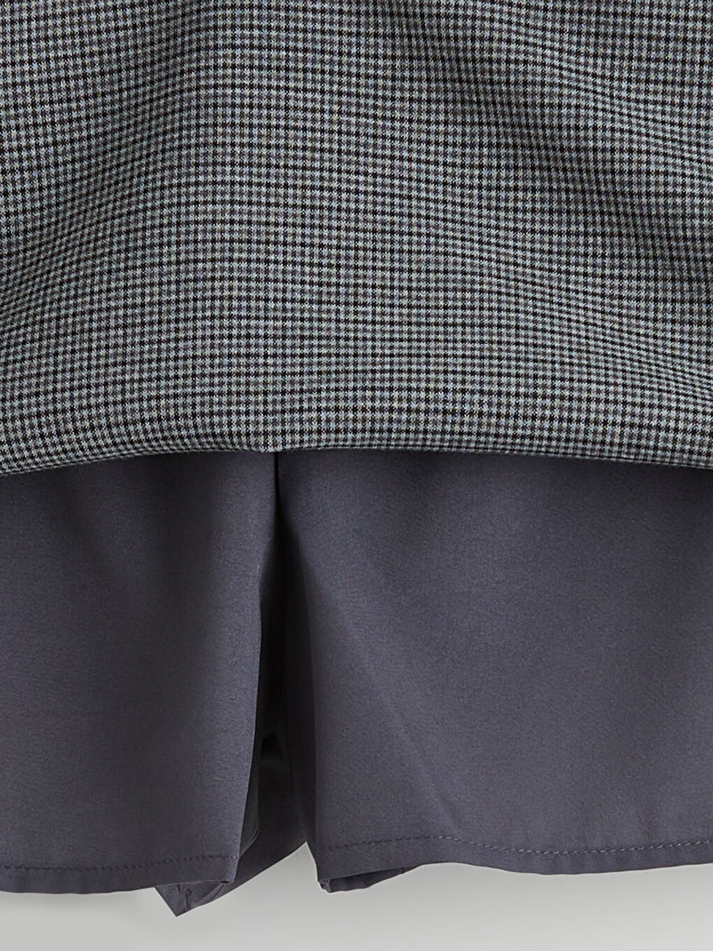 ქალი რუხი დახურული შორტი-5