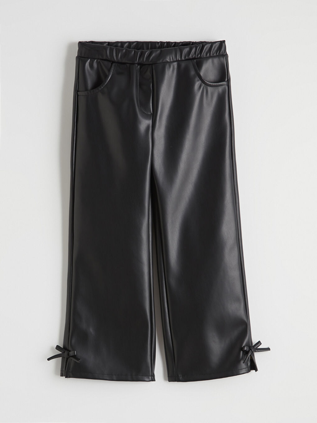 Siyah Fiyonk Detaylı Deri Görünümlü Kız Çocuk Pantolon