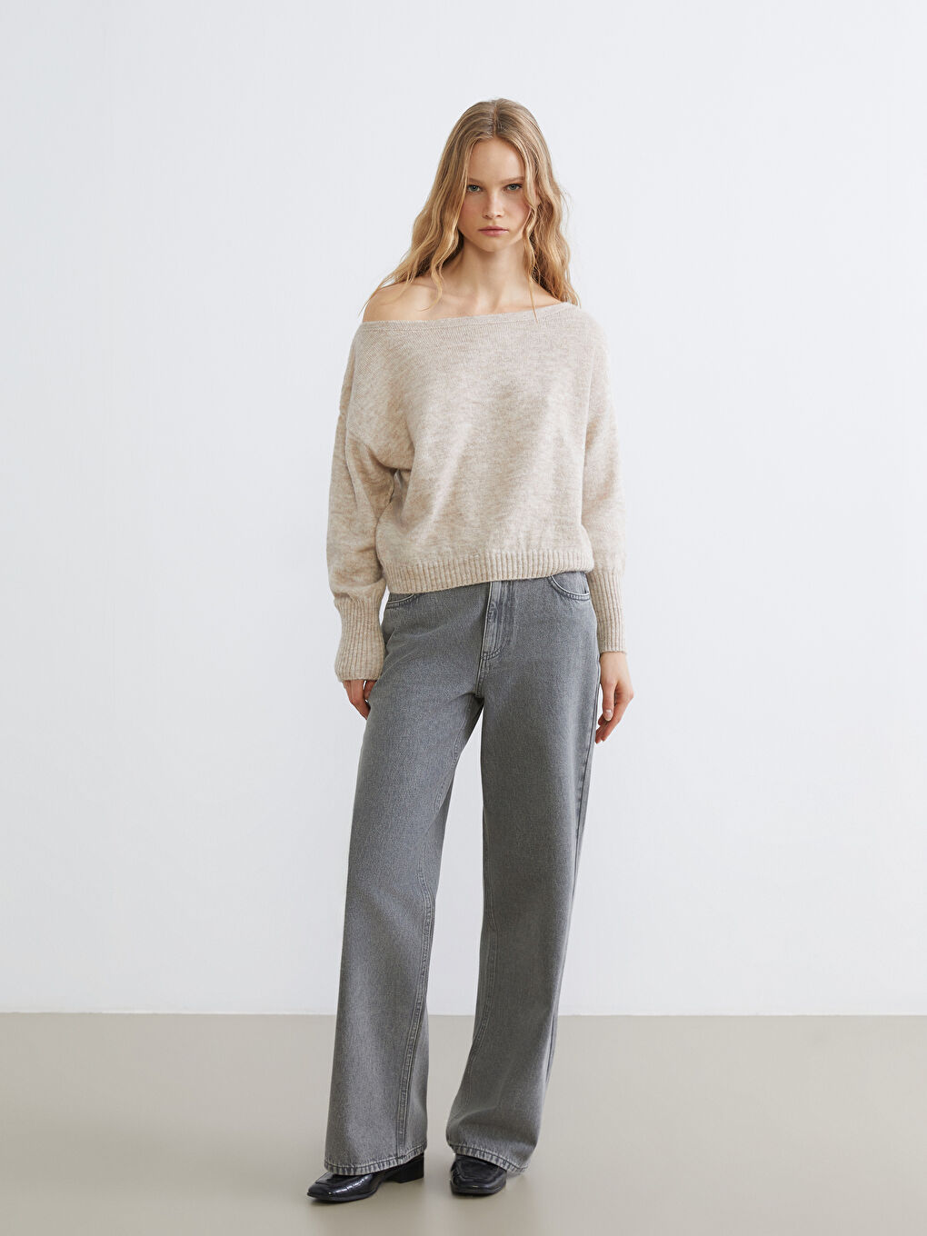 Bej Kayık Yaka Oversize Kadın Triko Kazak-1