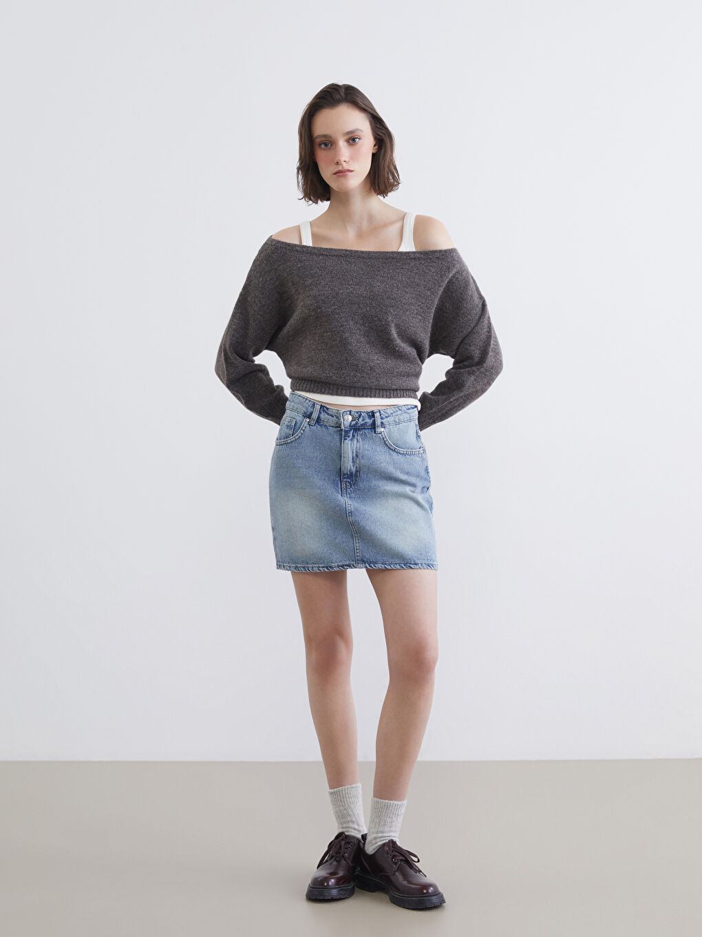 Kahverengi Kayık Yaka Oversize Kadın Triko Kazak-1