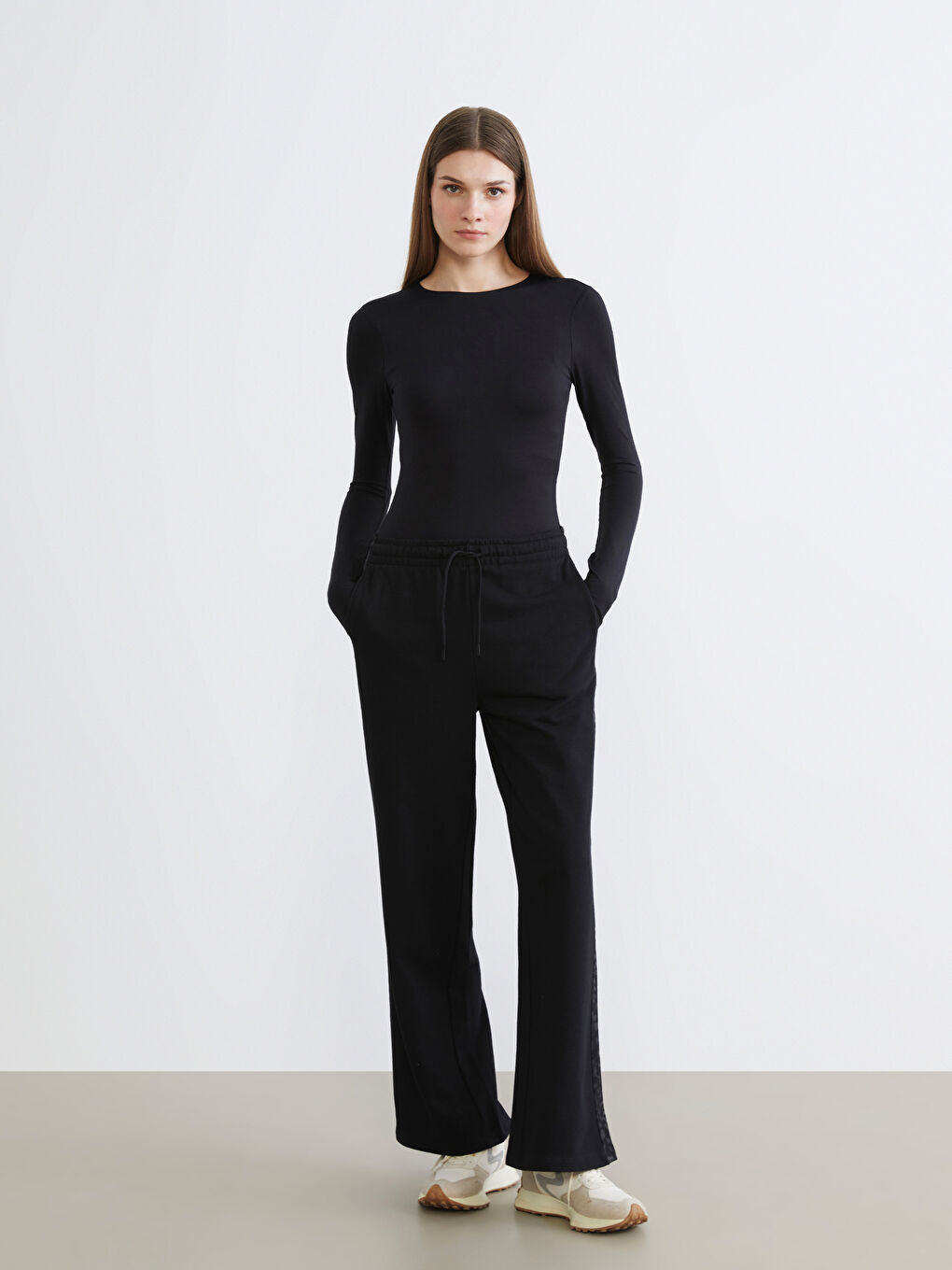 Siyah Beli Lastikli Desenli Kadın Eşofman Altı