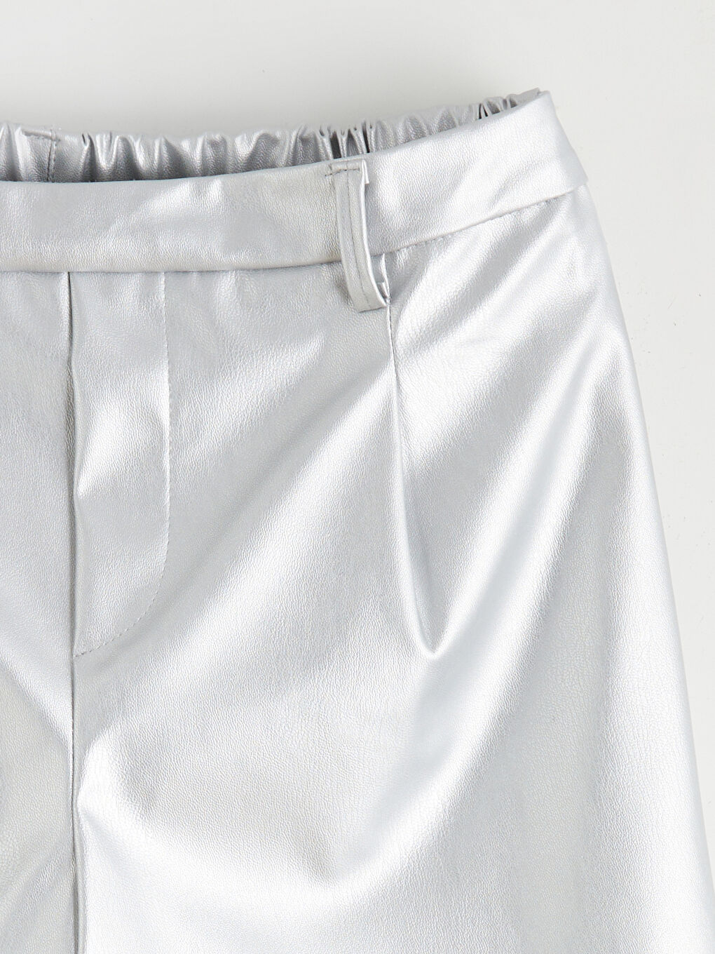 Gri Metalik Deri Görünümlü Kız Çocuk Şort-1