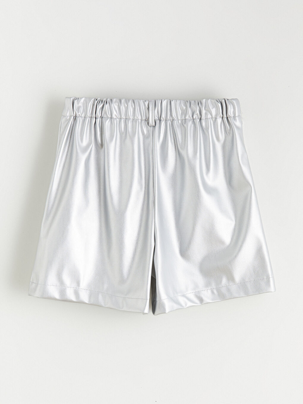 Gri Metalik Deri Görünümlü Kız Çocuk Şort-2