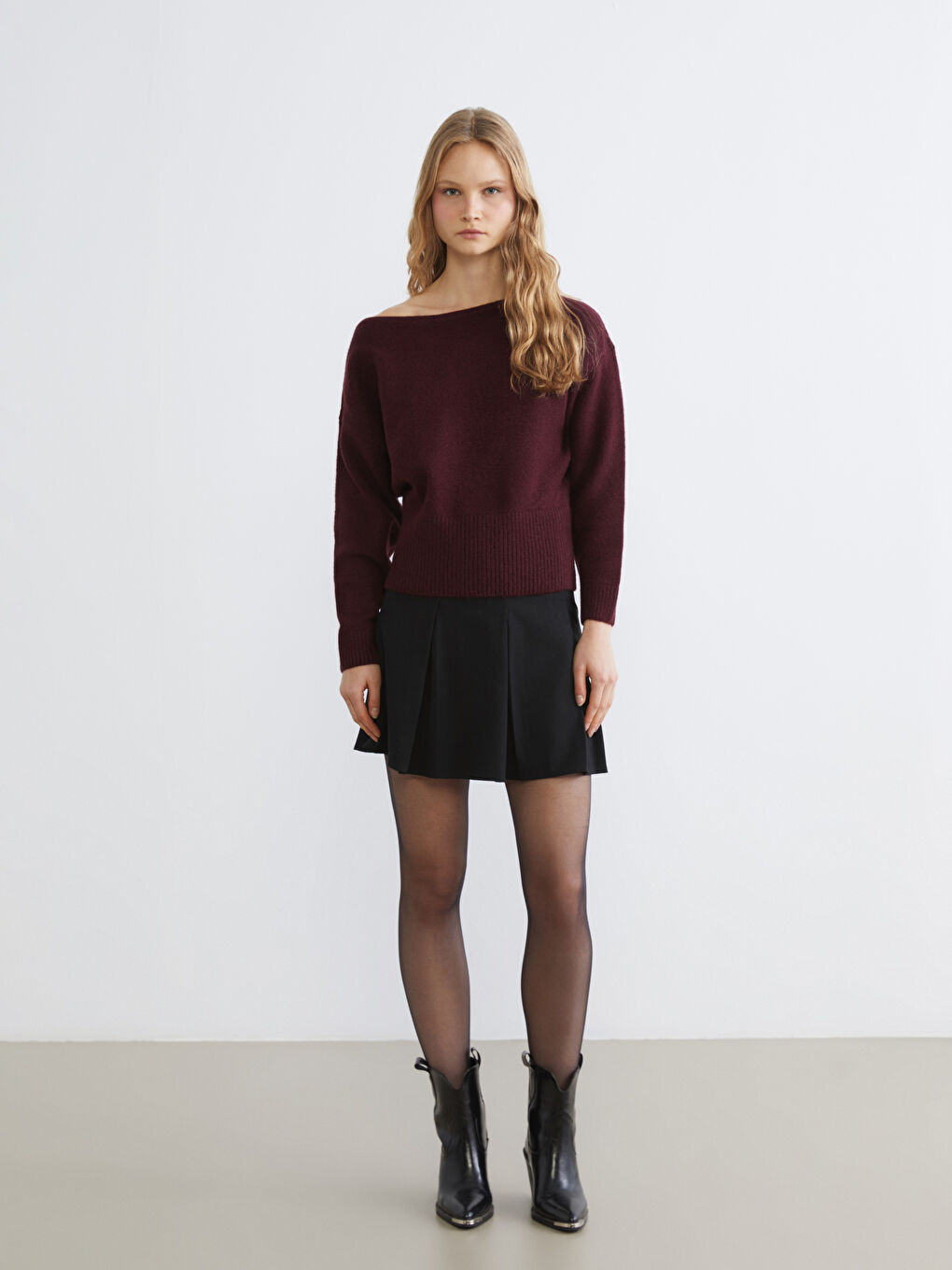 Džemper od trikotaže sa širokim izrezom za žene-1