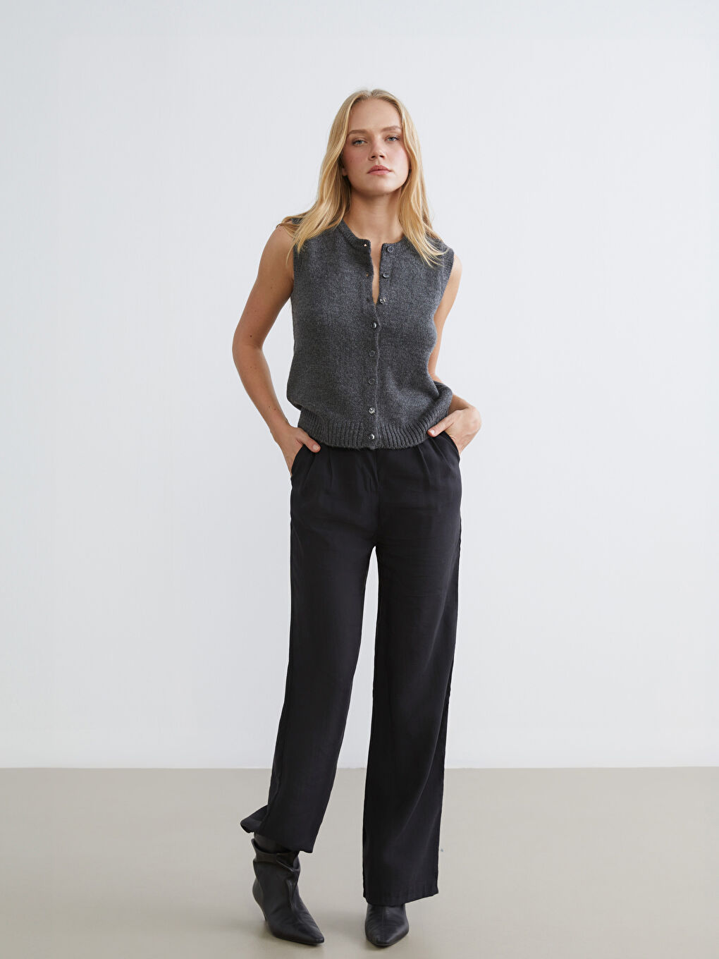 Antrasit Bisiklet Yaka Kadın Triko Yelek-1