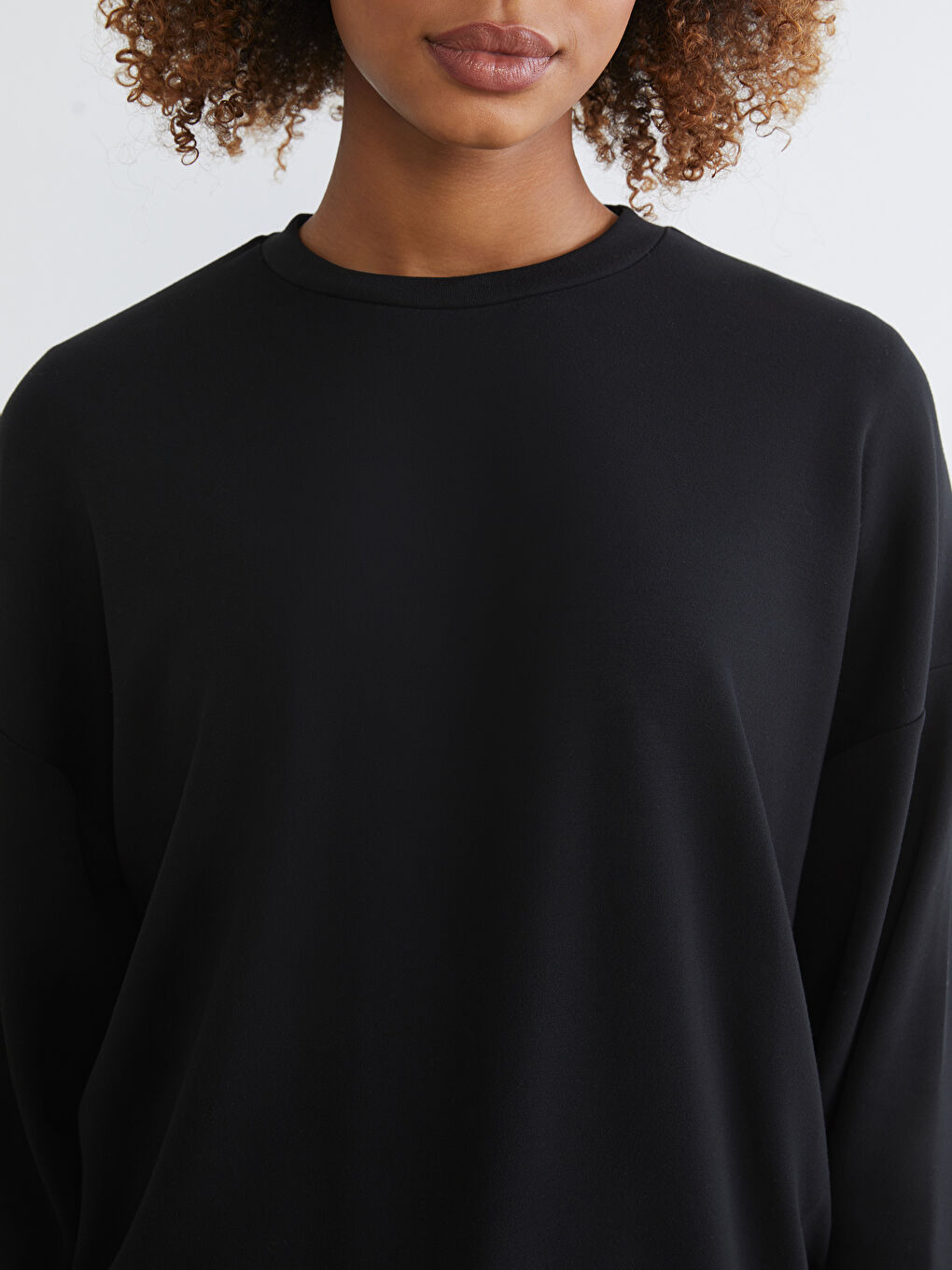 Siyah Bisiklet Yaka Oversize Kadın Sweatshirt-2