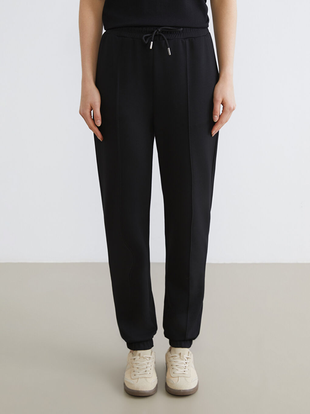Siyah Beli Lastikli Kadın Jogger Eşofman Altı-1
