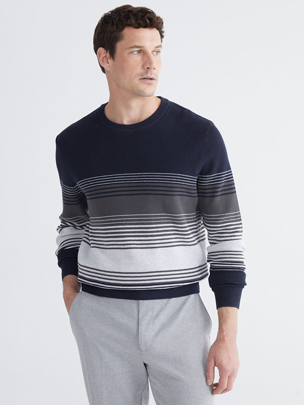 بلوز یه‌خه‌ خڕ خەتخەت بۆ پیاوان تریکۆ