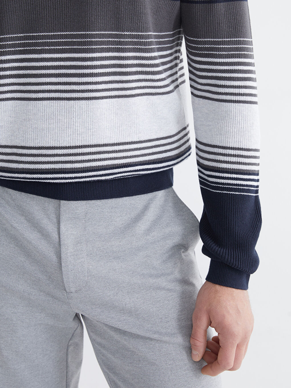 بلوز یه‌خه‌ خڕ خەتخەت بۆ پیاوان تریکۆ-2