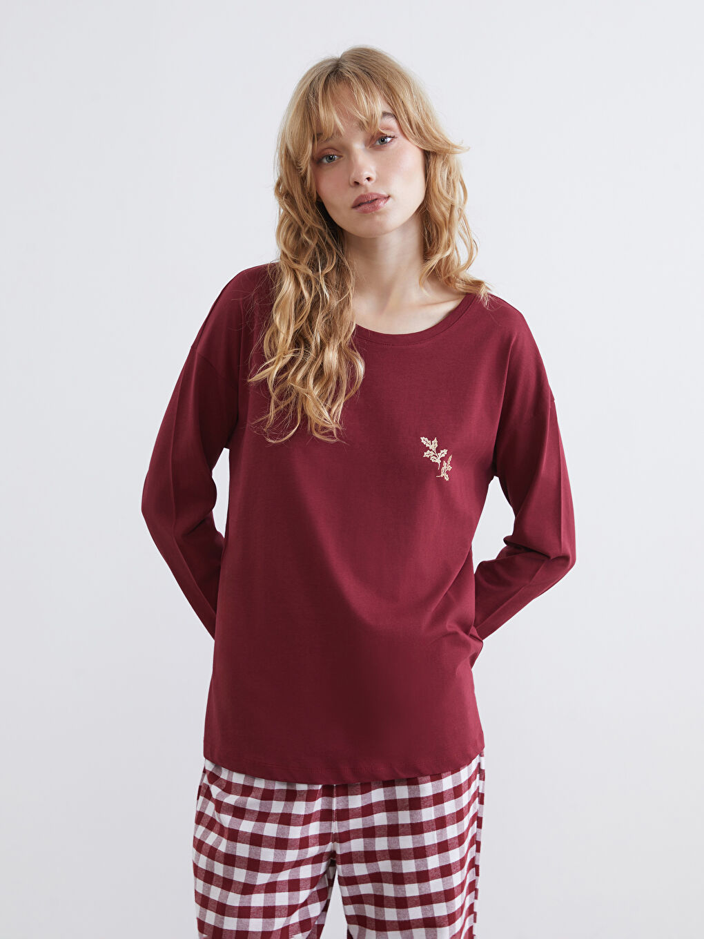 Женский пижамный комплект с круглым вырезом и принтом-1