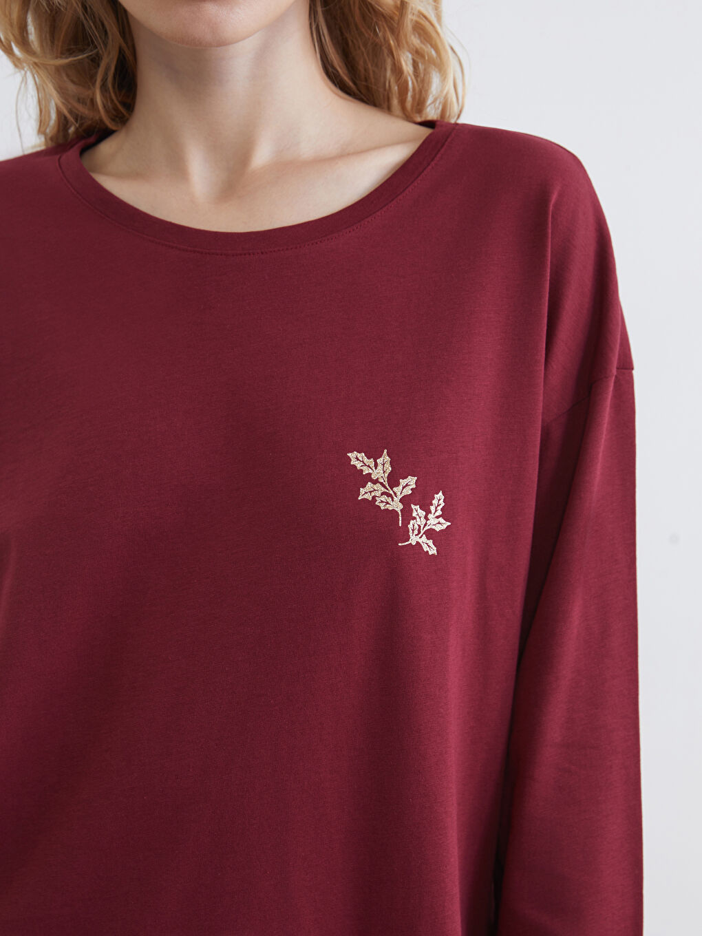 Женский пижамный комплект с круглым вырезом и принтом-2