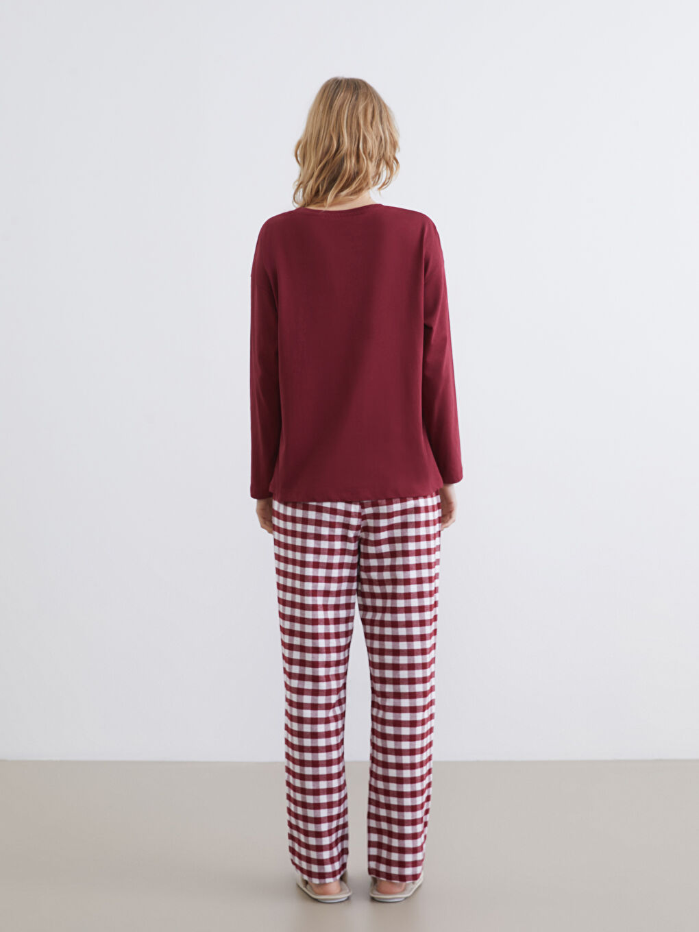 Женский пижамный комплект с круглым вырезом и принтом-3