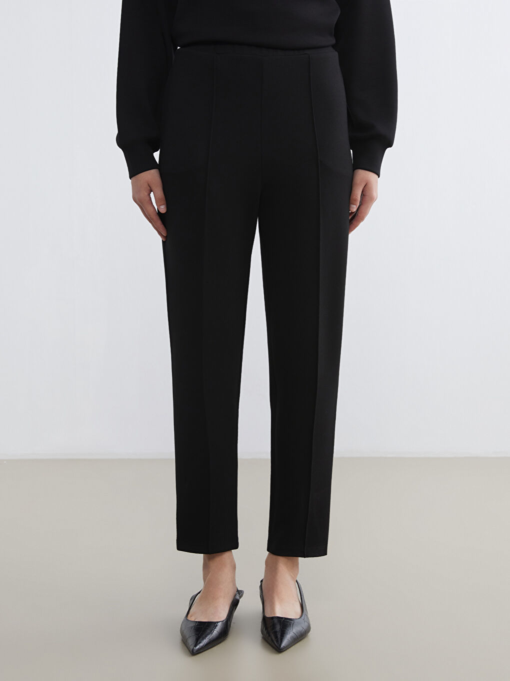 Siyah Beli Lastikli Kadın Eşofman Altı-1