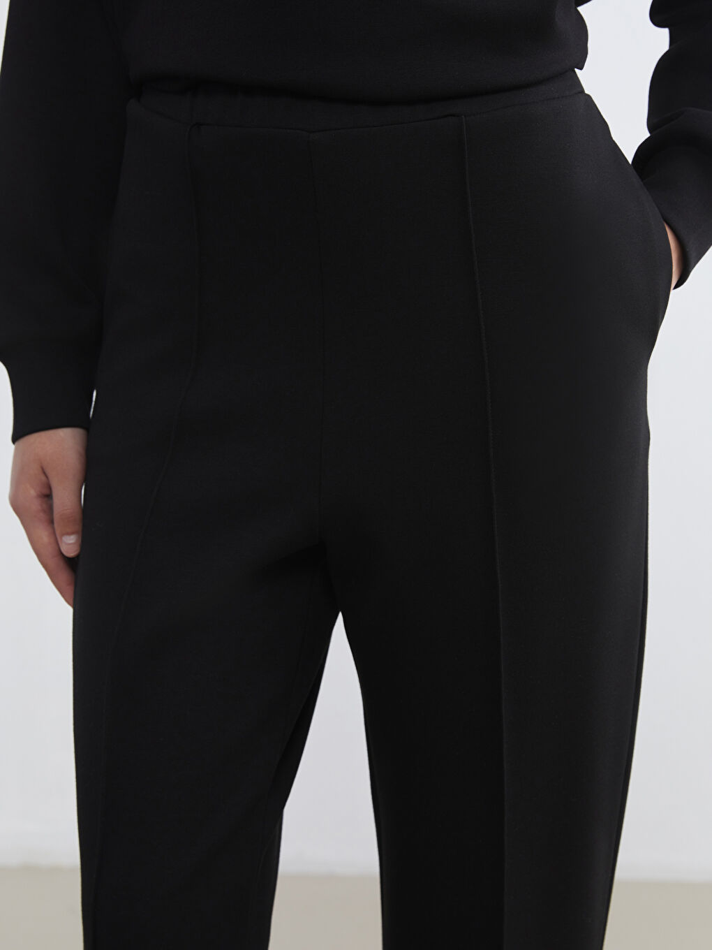 Siyah Beli Lastikli Kadın Eşofman Altı-2