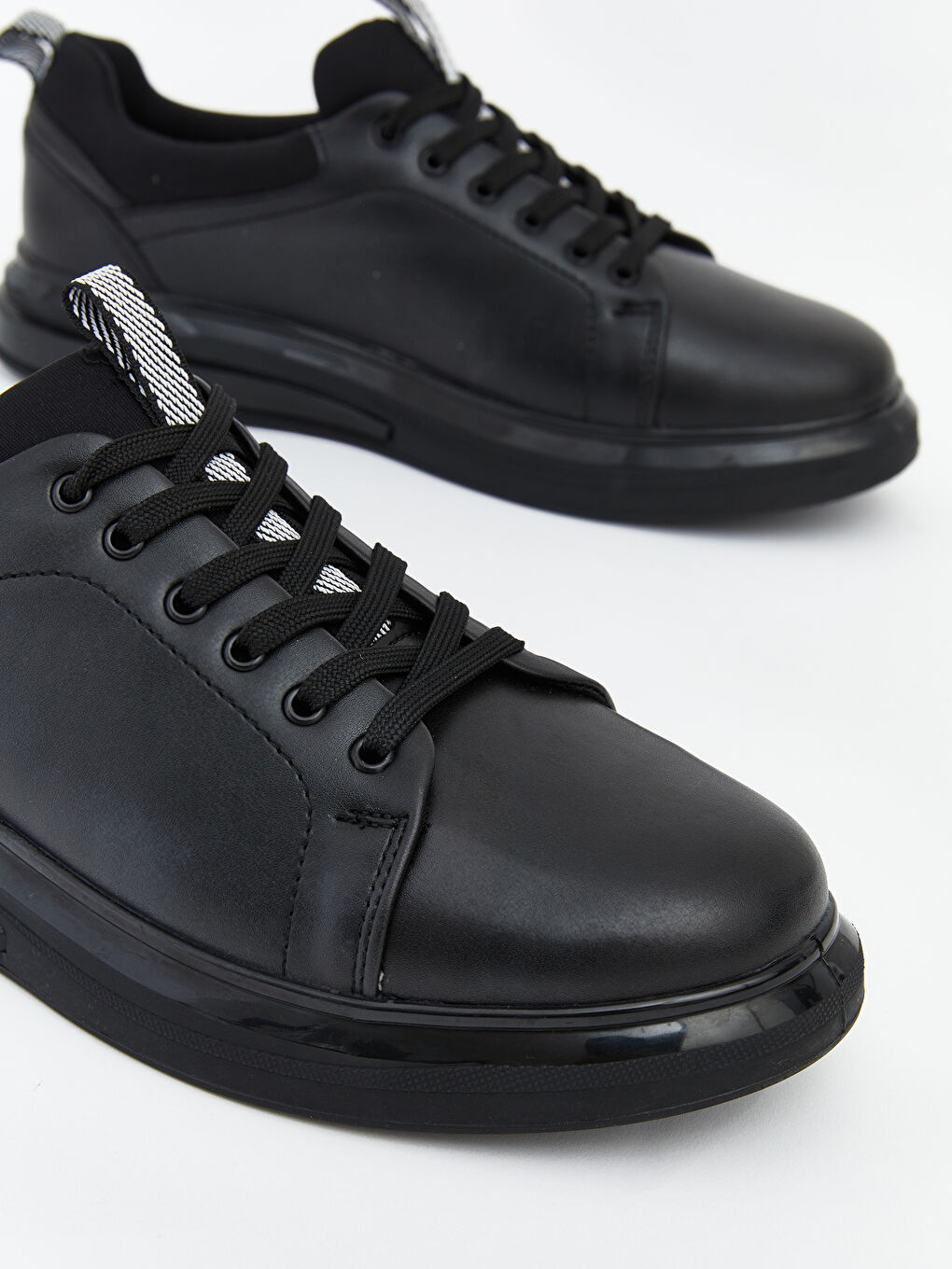 Siyah Deri Görünümlü Erkek Spor Ayakkabı-2