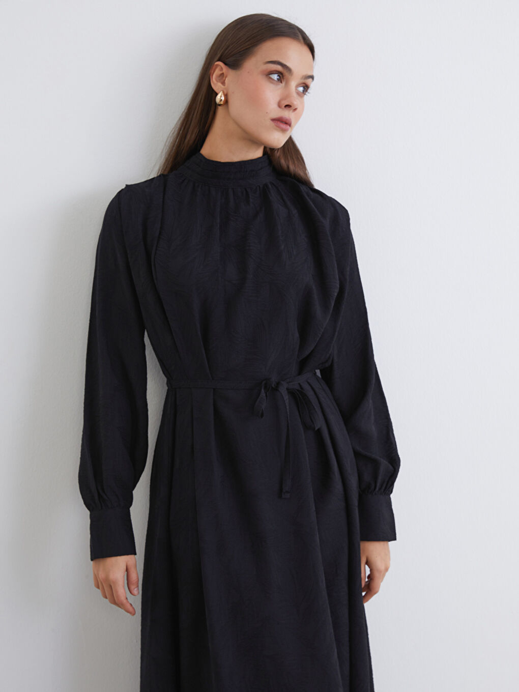 Siyah Dik Yaka Kuşaklı Elbise-1