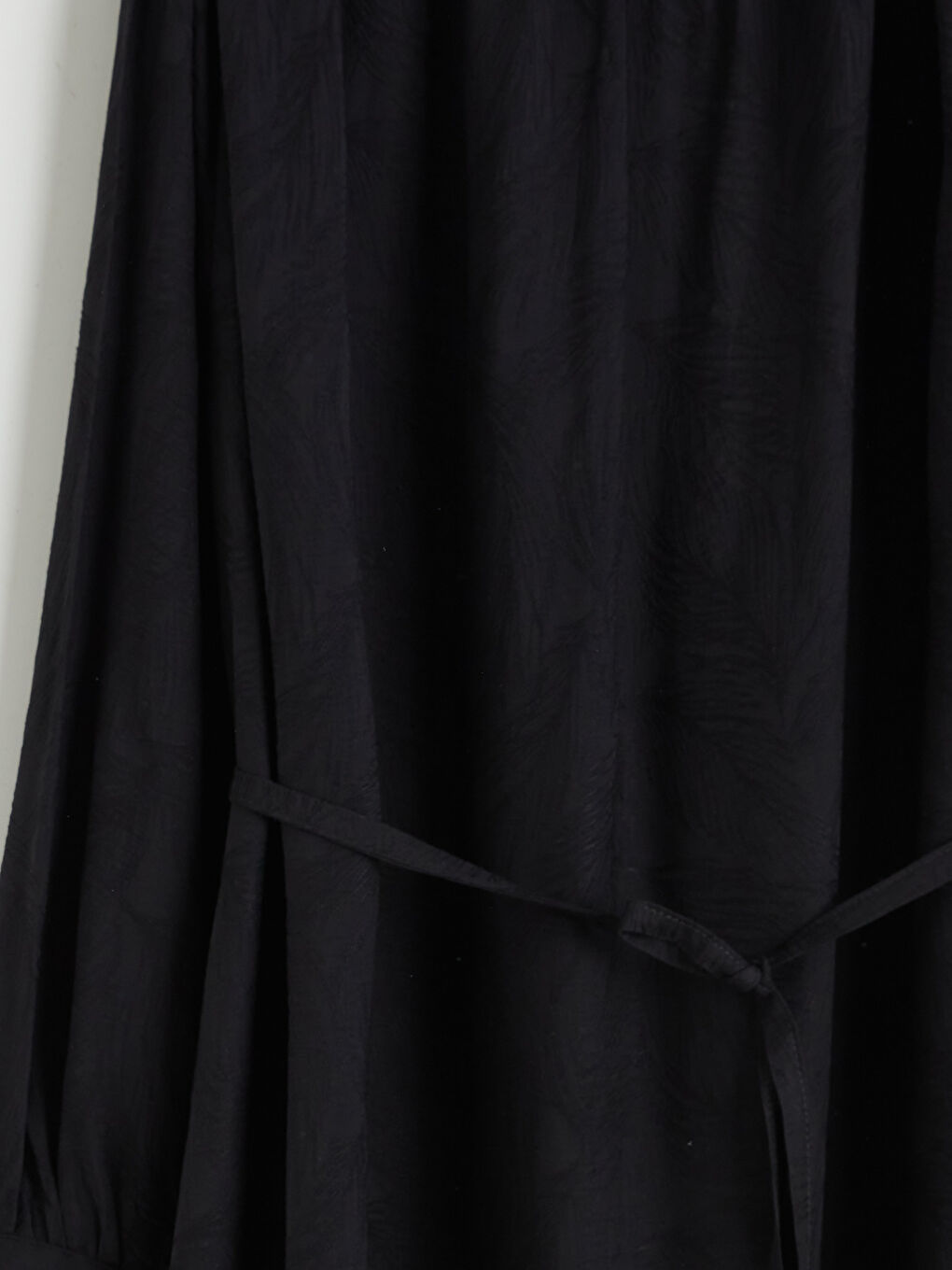 Siyah Dik Yaka Kuşaklı Elbise-5